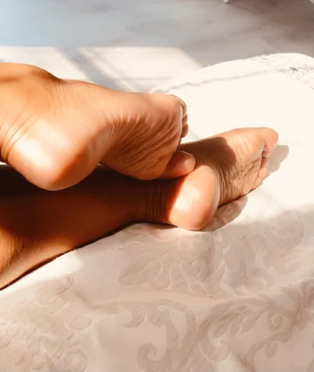 Monday footsies! by delicious_mariana