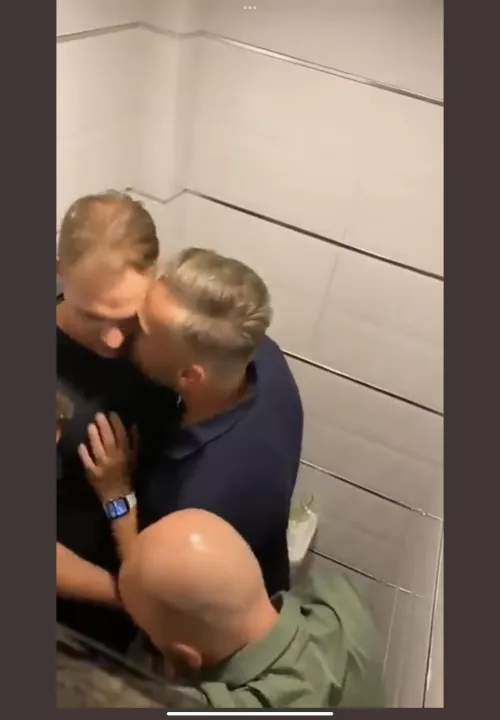 More pics coz can’t post the video. Hoping to find full length video. https://twitter.com/masturbacionre1/status/1462050125270953989?s=21 by TangerineMean9501