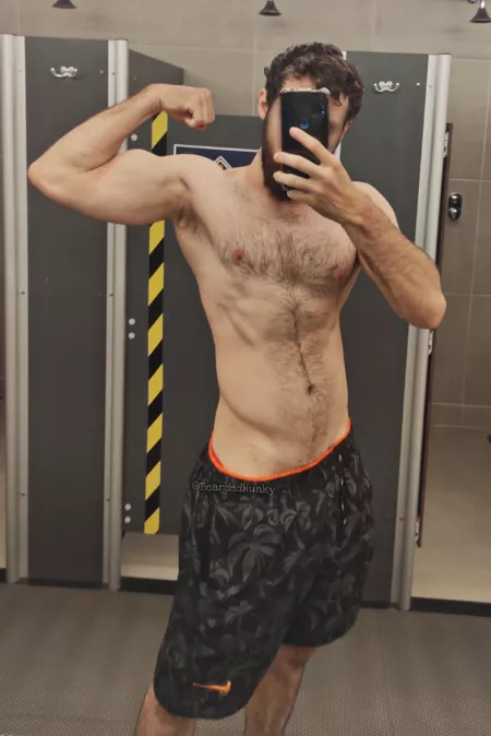 More post workout selfies 🤭 by Bearded_Hunky