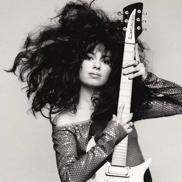 More Susanna Hoffs? Yeah! posted by guitartoad