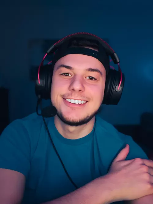 Morning boys! Tea or coffee, and what's the best way to take it? ☕️ by Olicsander