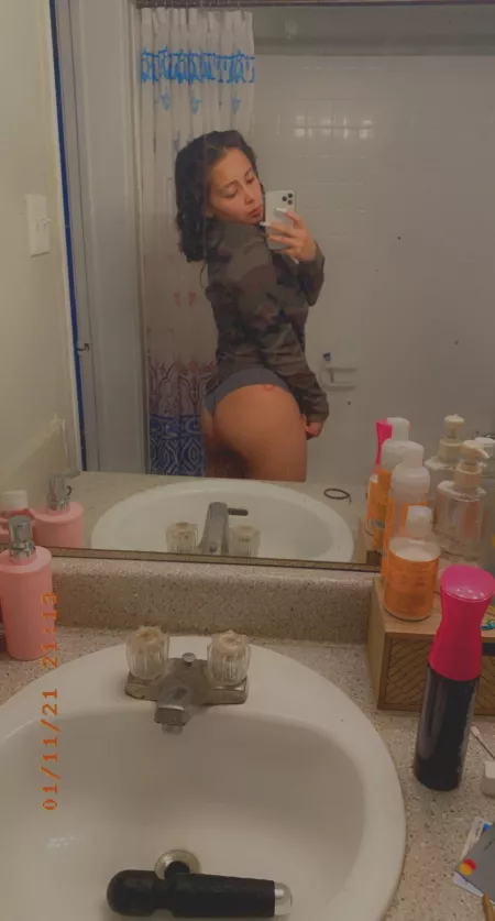 Morning buns waiting to be glazed 💋 by sweetiesinxx