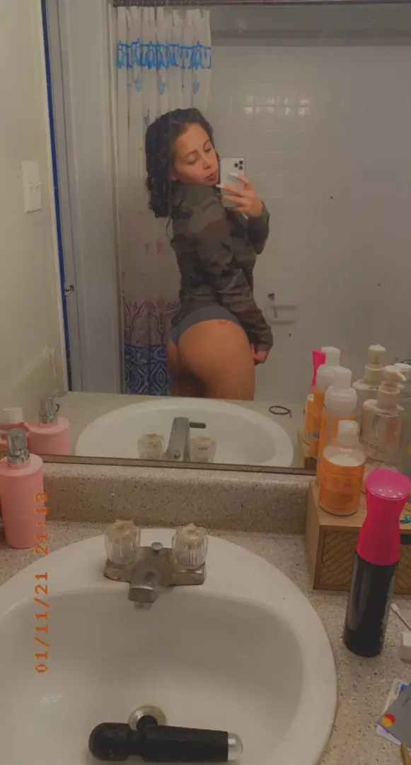 Morning buns waiting to be glazed 💋 posted by sweetiesinxx