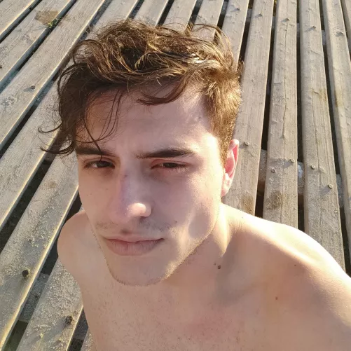 Morning everyone 💕 Who wants to have a nice chat on discord? 🤞 by Isthereatext