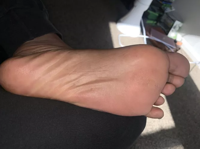 Morning feet 👣 by GoldenSoles1