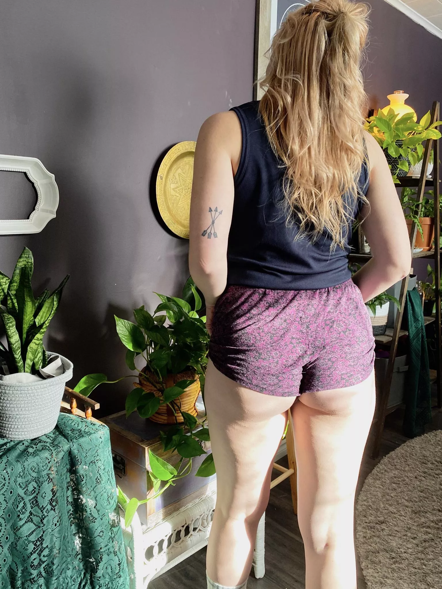 Morning just-out-of-bed wedgie ✨ posted by darla_does