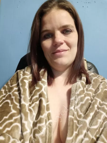 Morning my loves! should we get into something naughty while everyone's gone. by blueeyed_32