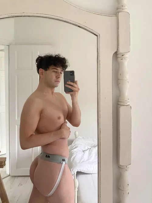 Morning selfie 🍑🤳🏻 by London94SM