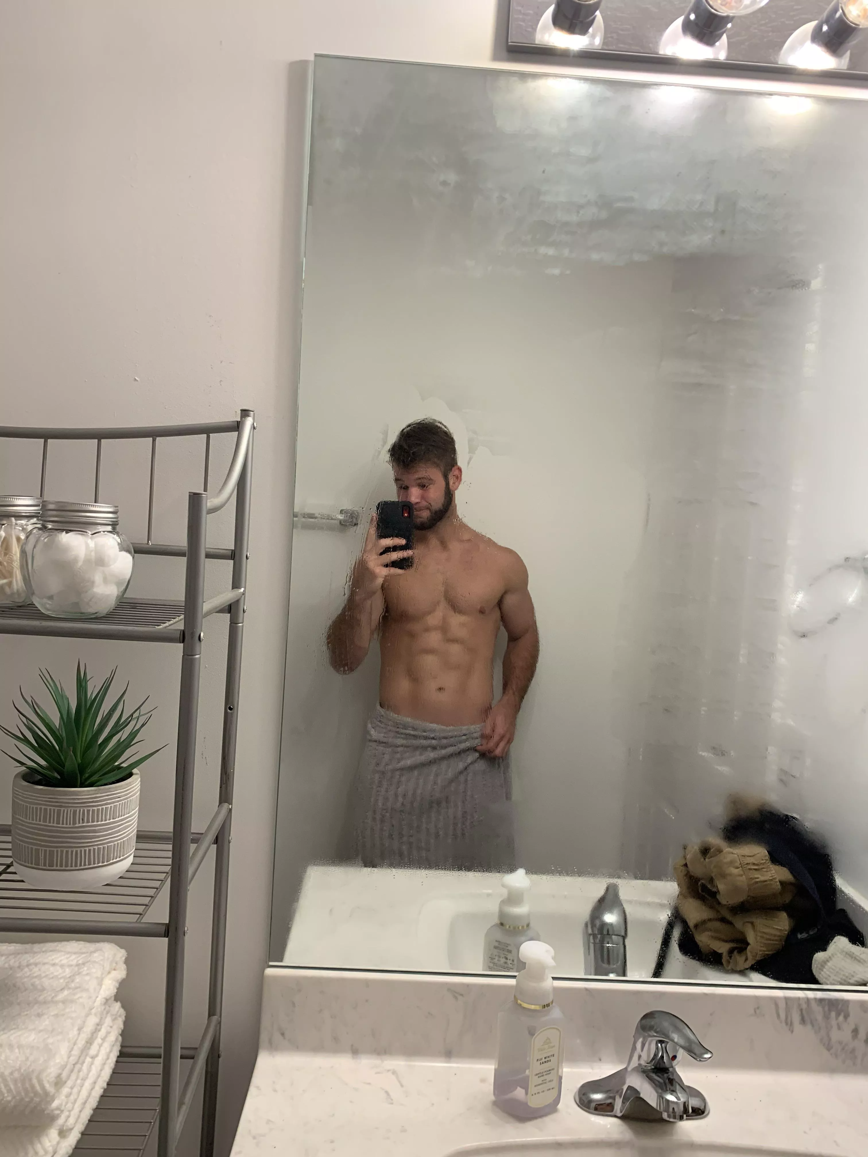 Morning showers 🔥 posted by tjb1736