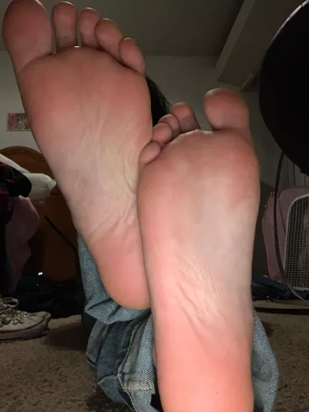 Morning toes by amora124