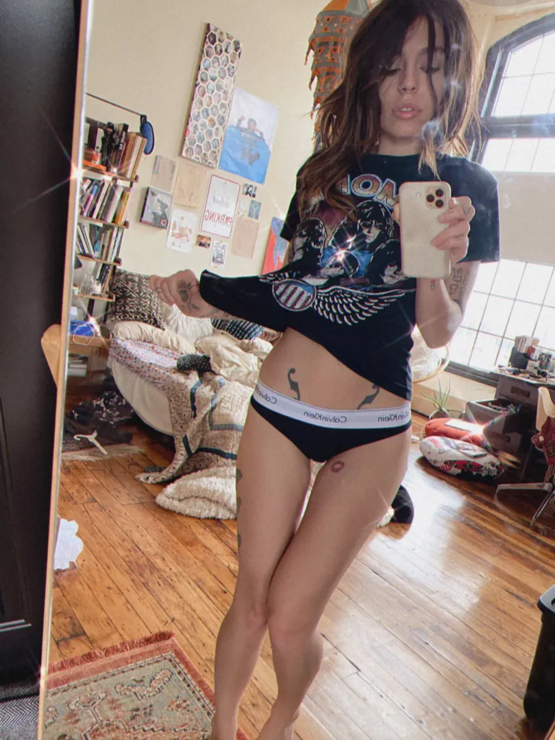 Morning ☀️💕😘 posted by JoelletheVamp