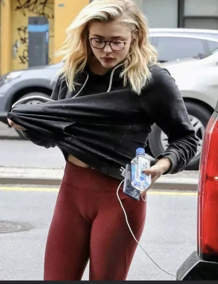 Morning wood for Chloe let’s have a MMF by XxStarlordxX408