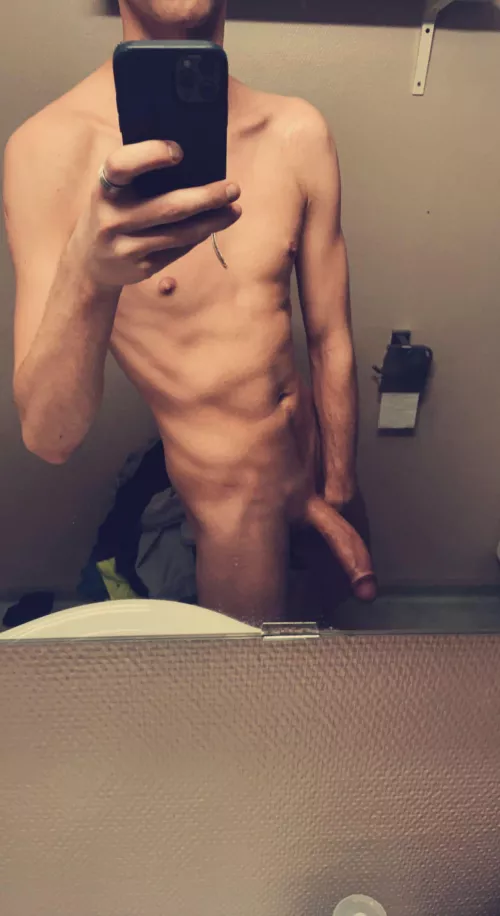 Morning wood for sure today 🥵 by Skinnyfit94