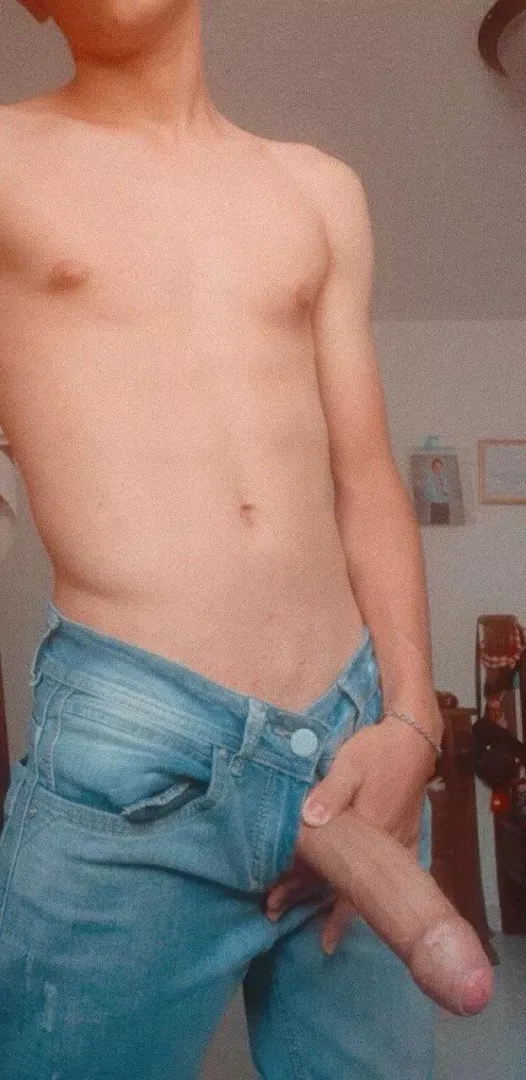 Morning wood 🪵 posted by Charlieeetwink