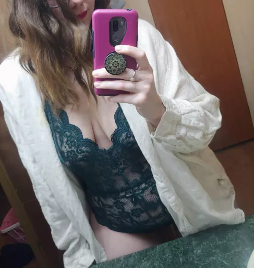 Morning wood?🍆💦 [Selling] ✨ AVAILABLE NOW✨ Lactating MILF for sexting sessions, live pics, video clips, GFE, and more.🖤 Worn items also available for sale ‼️Fetish Friendly‼️DM or KIK M3GNIFIC3NT by Magnificent_Panties