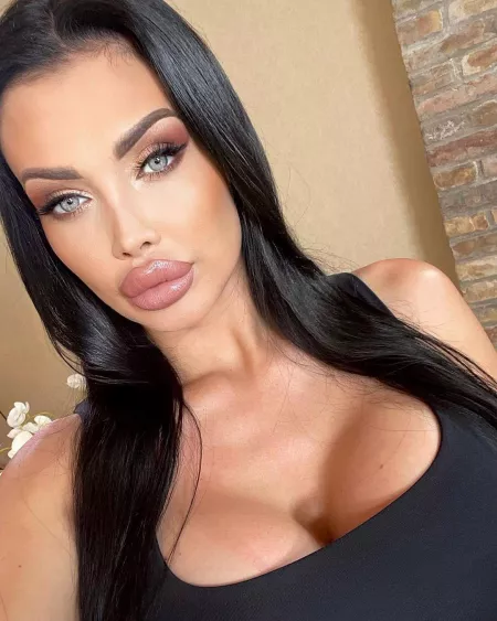 Most beautiful woman ever by wastemonkey