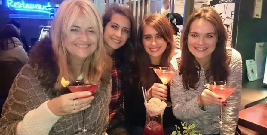 Mother and 3 daughters by bnbb2020