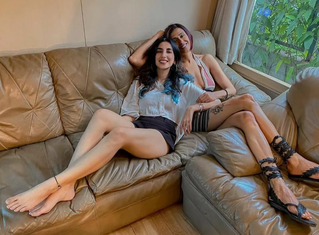 Mother and daughter posted by whenihearthatwhistle