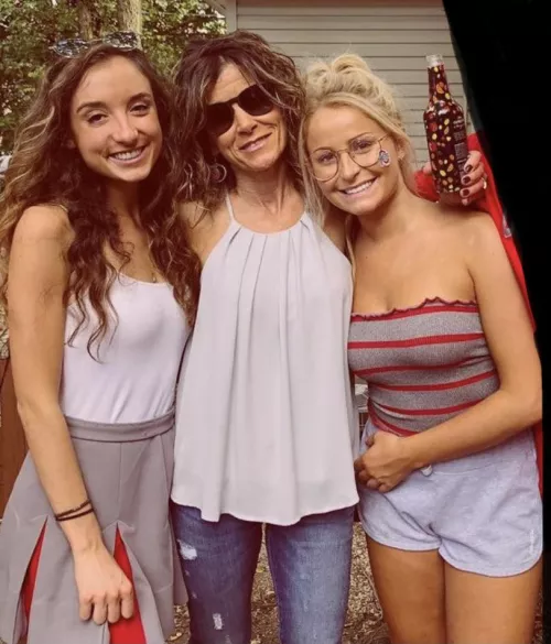 Mother and daughters by timestopvillain