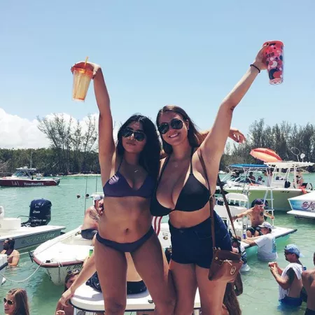 Motor boat by FizzyOrangeJuice