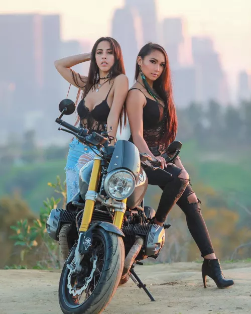 Motorcycle Babes by yunaX2