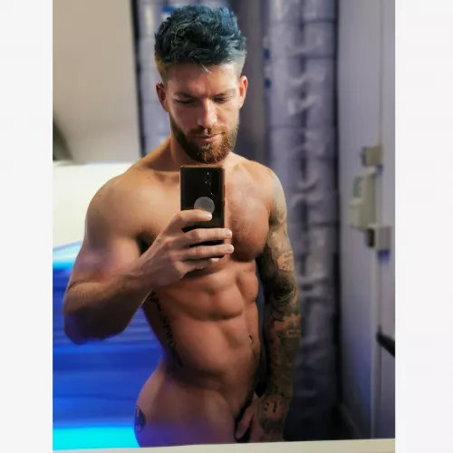 Move my hand, and get your mouth around it 😉 by Lewis_likes_fitness