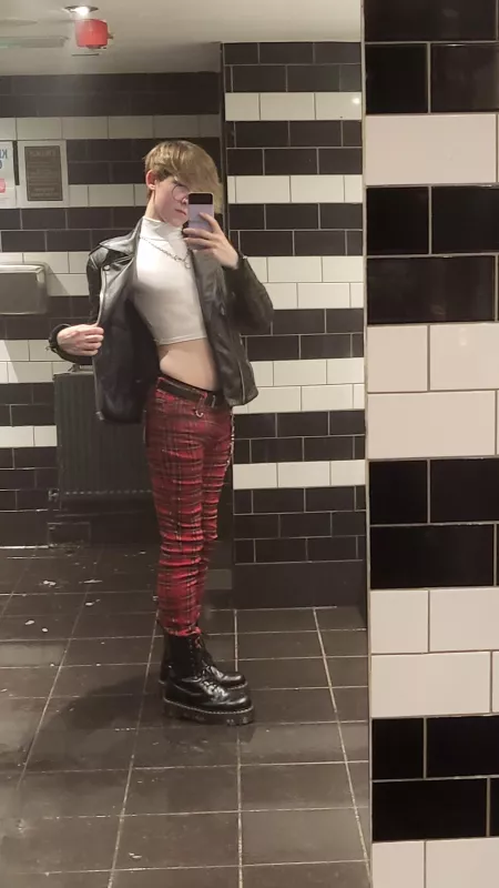 Moving away from my conservative home town has really enabled me to let my hair down!! Not as feminine as I'd like to be but I'm looking forward to making a dent in that ^^ by P1eased0nteatme