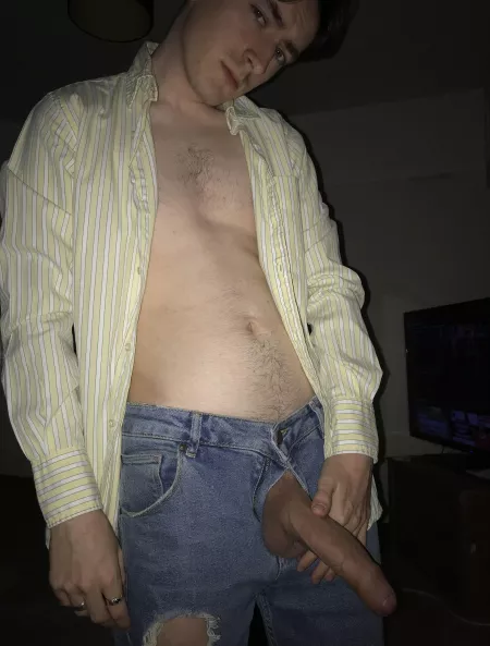 moving like a contortionist keeping it in these fitted jeans... by mickaom