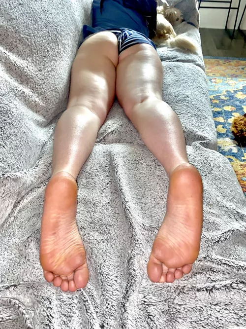 MrsSweetSoles likes to show off her wrinkly soles and sexy long legs 😍 (Size 11) by Mr_MrsSweetSoles