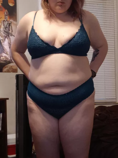 Msg me on k.i.k for wife or gf pic swap for my chubby 19 year old gf below ,k.i.k user is dakotafual5000 by kennethk23