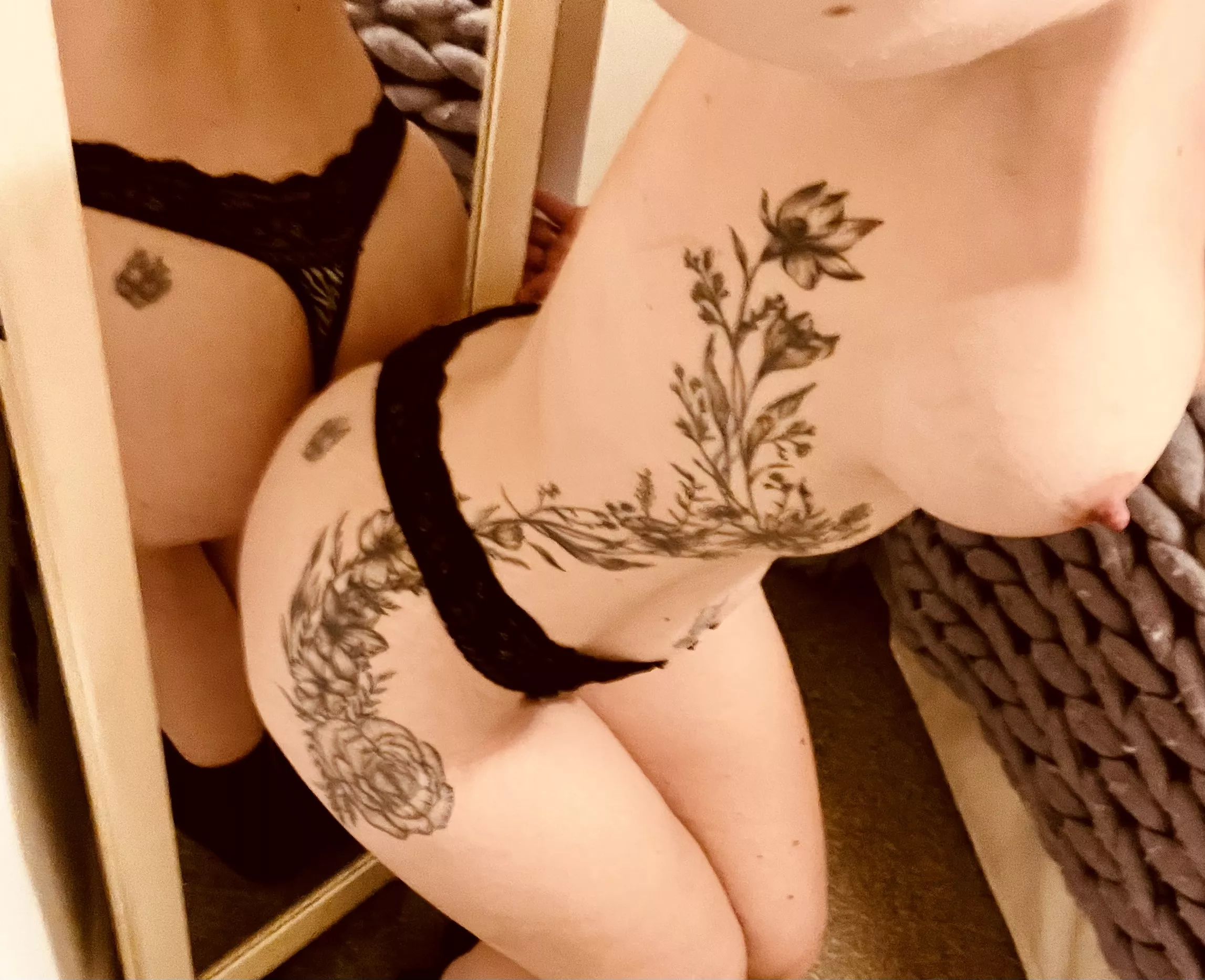 Mum of four needs a bigger mirror for you x (f36) posted by TatMilfNextDoor