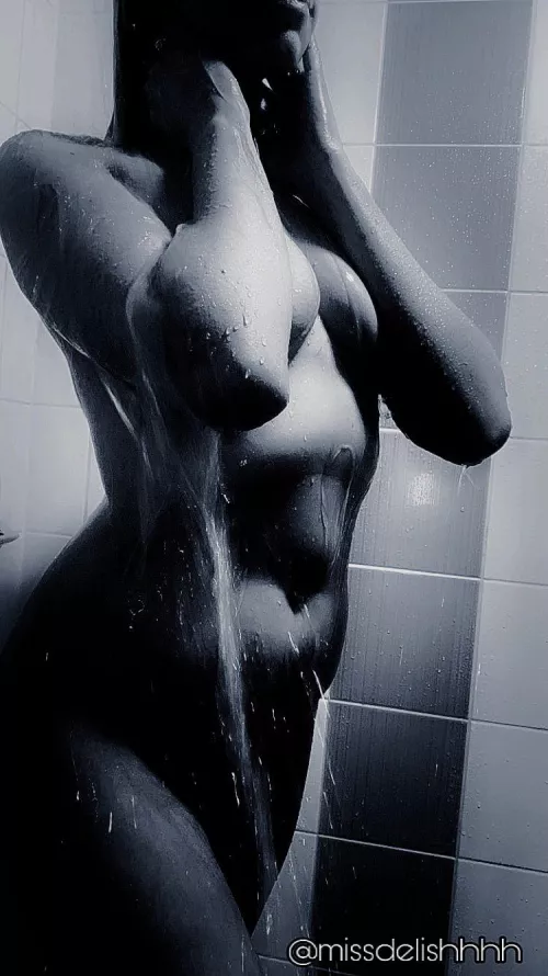 Mummy enjoys getting wet 🚿 by shesdelishhhh
