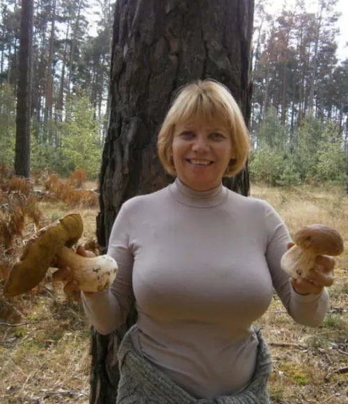 Mushroom GILF by Hoggy2099
