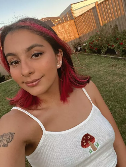 Mushroom top hehe 🍄 by tamarastone