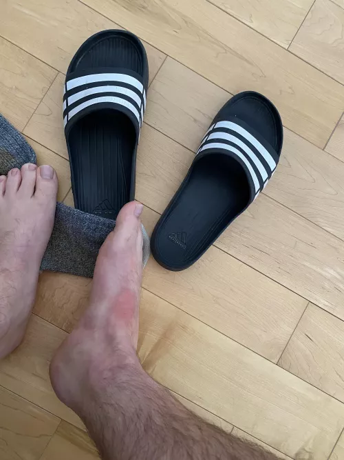 My 21 years old hot feet, again! Lmk what you think and shoot me a dm for more! 👣💦 by adamtremblay