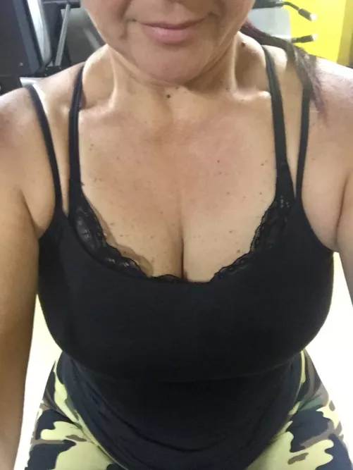 My 50 year old lonely granny sent me this selfie! What should I (25) reply? by PriorRound1415