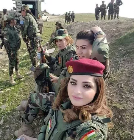 My adorable lil body 🥰 by hellojon