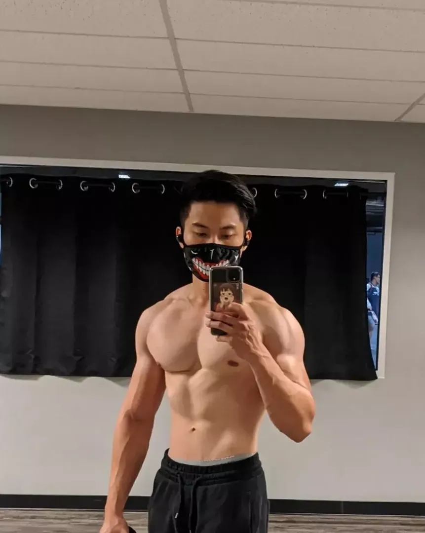 My arms aren't the only things pumped by peeweethrowaway