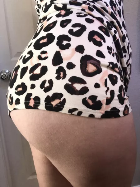 My ass eats all my shorts, maybe you should come feed it something else.(26F) by lonelywifexx94