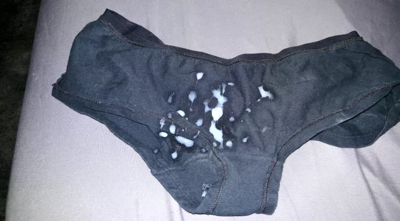 My aunt's panties finally lost their scent, so now they're my cum target by sniffin-yo-panties