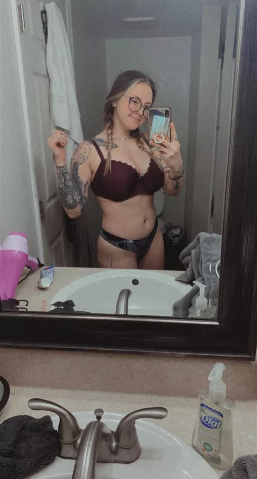 My baby daddy left me because he didn’t like how much weight I gained after our baby… what do you think? by Elsababy03