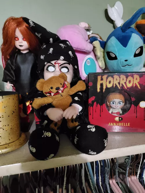 My baby 😍 Sadie, featuring inferno on the left, and annabell on the right, plus vapor and jiggly to keep me safe 😶😶 by Bexy_mai