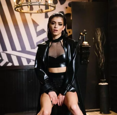 My balls are full. Please drain them as Dixie, Billie or Dua Lipa. I’m willing to show if needed by joiiloverr