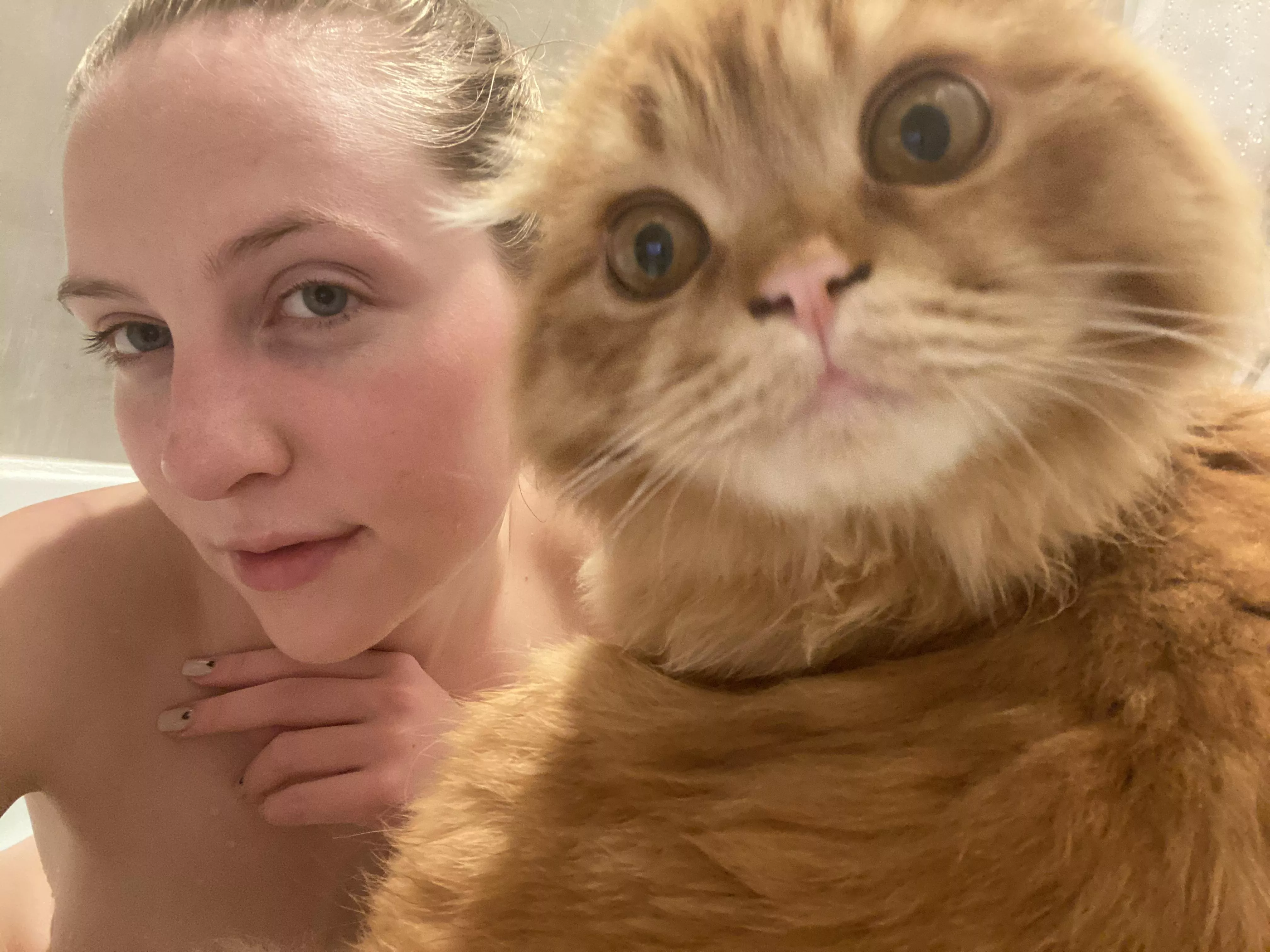 My bath has a guest today 👀😻 posted by PotsuNPoppies