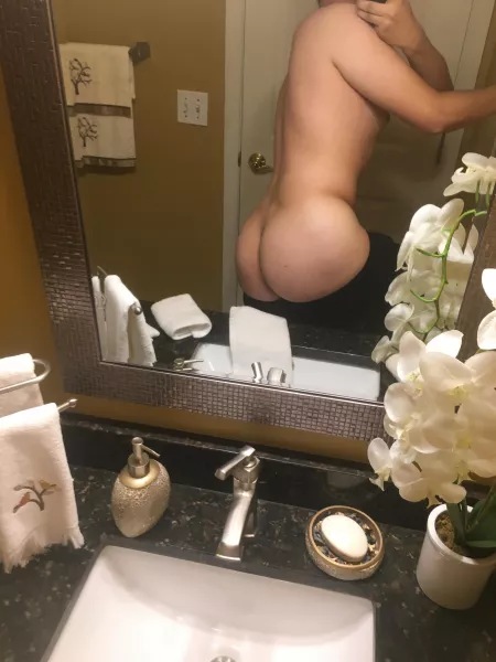 My behind view 👀 by anderson908