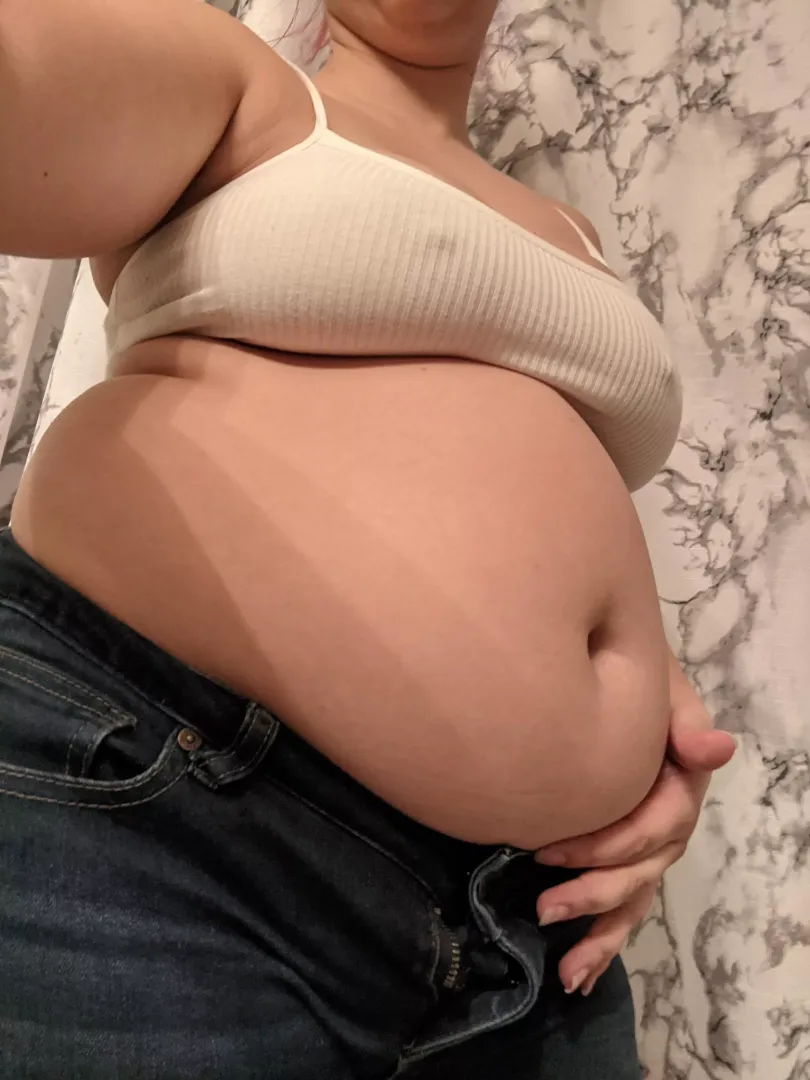 My belly button is looking DEEP 👅💦 posted by AGirlWhoLyks2Eat