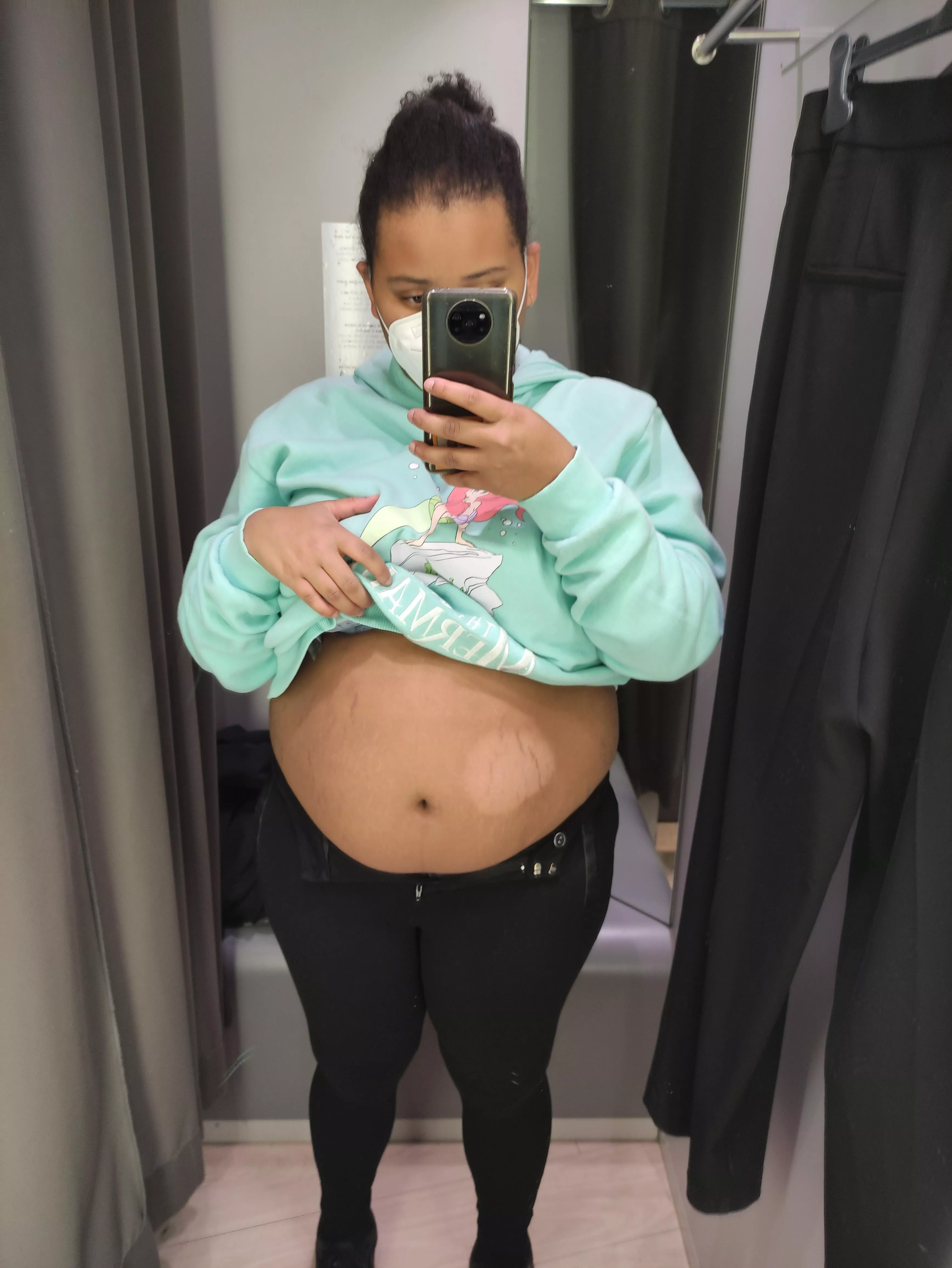my belly got so fat i cant close my pants anymore🐷 posted by curvypotchi