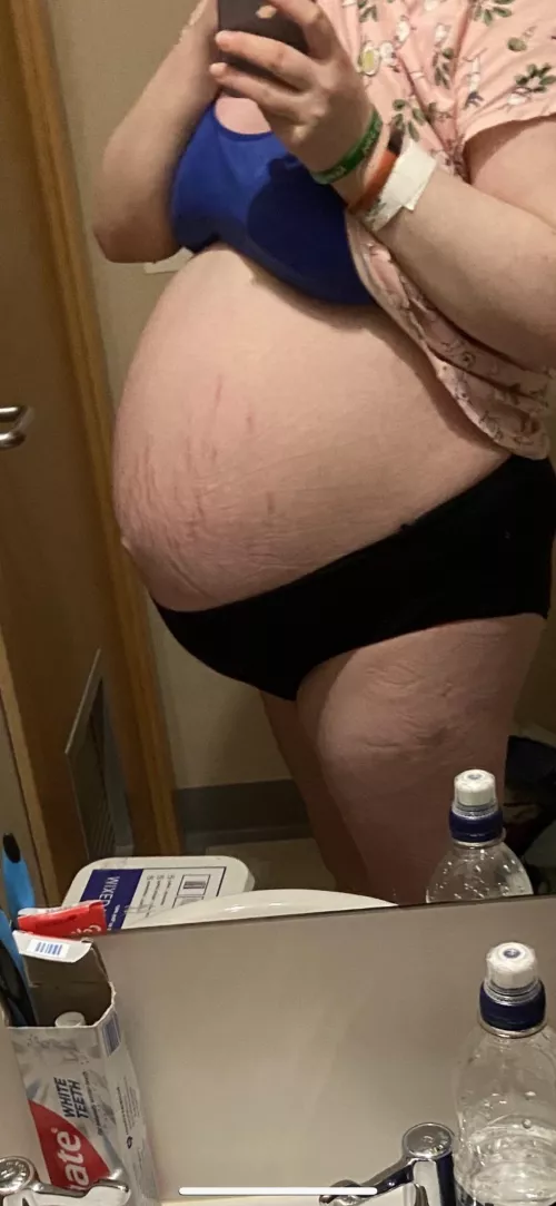 My big pregnant belly didn’t stop me from getting railed by saraaatinyxo