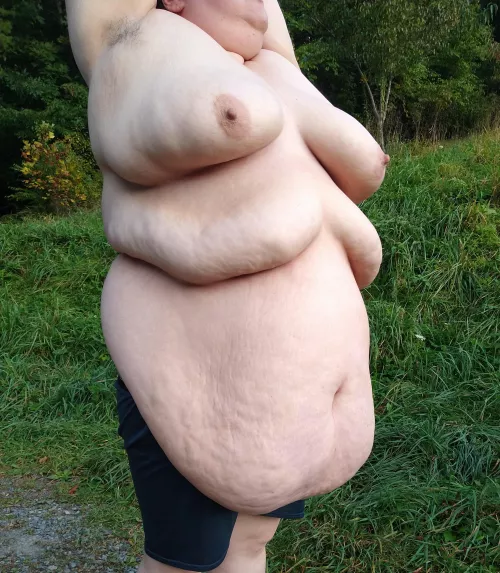 My body in all it's glory. Prominent belly hang. by fatandhotforyou