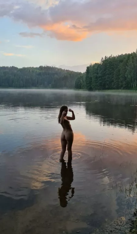 My body is not the sexiest, but i felt sexy taking this 🙈 by Lind269